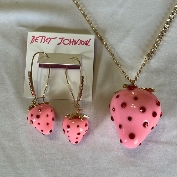 Betsey Johnson Strawberry Long Pendant Necklace & Strawberry Drop Earrings NWT - Picture 2 of 12